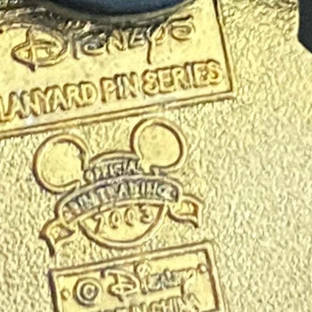 Disney pin - Picture 2 of 2